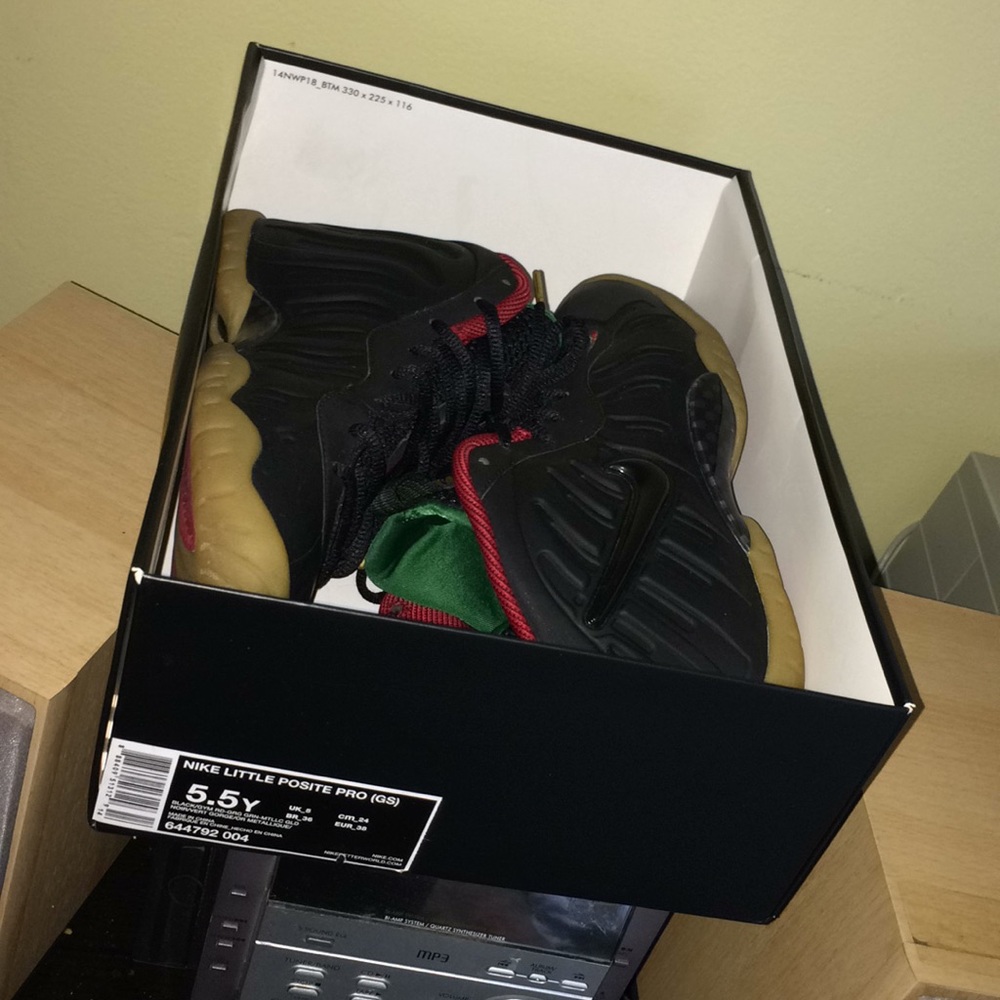 Black Gucci Foams